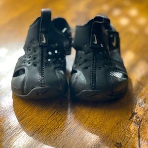 Nike toddler shoes 5C